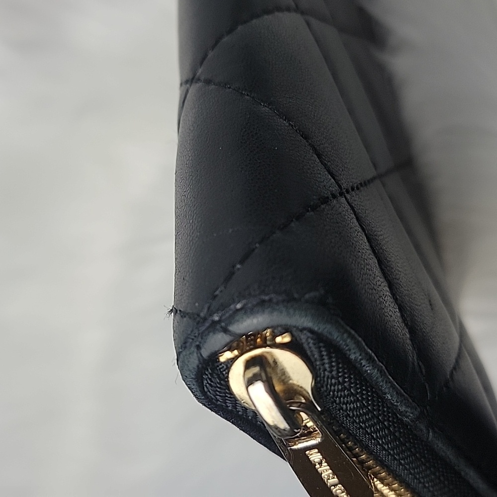 MICHAEL KORS Hamilton Black‎ Quilted Leather Gold Tone Logo Zip Around Wallet - Picture 5 of 14